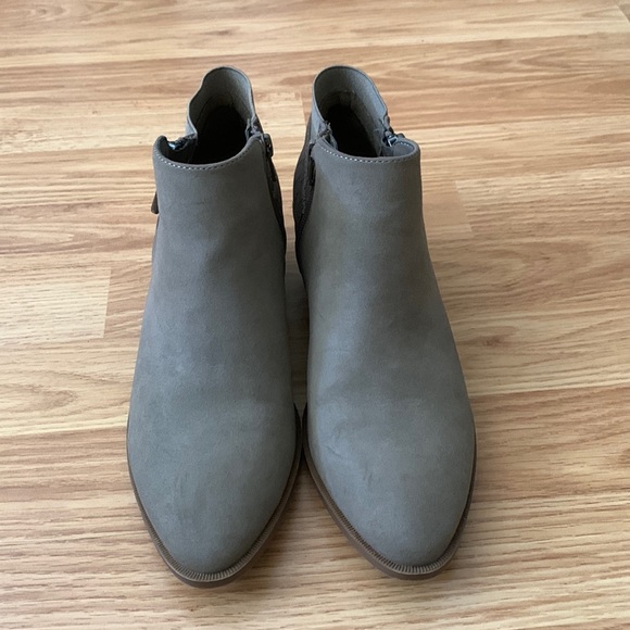 Simply Vera Wang Taupe Booties. Suede. Size 7.5. Lightly worn - Picture 1 of 3